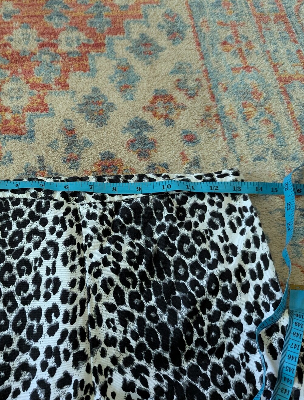 90s Y2K Women's 6? Leopard Print Capris Pants Shorts Black & White - Picture 6 of 9